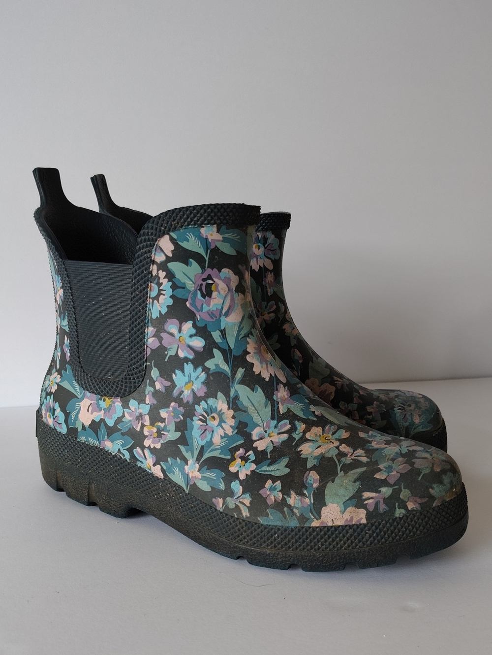 Vera Bradley Floral Rain/Garden Chelsea Boots for Women - Navy Floral